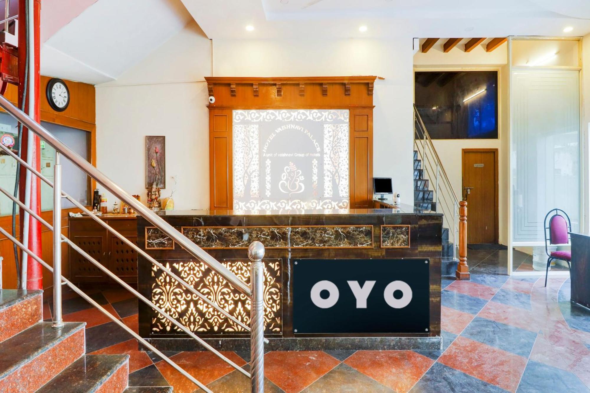 Super Oyo 77115 Flagship Hotel Vaishnavi Palace Hyderabad Exterior photo