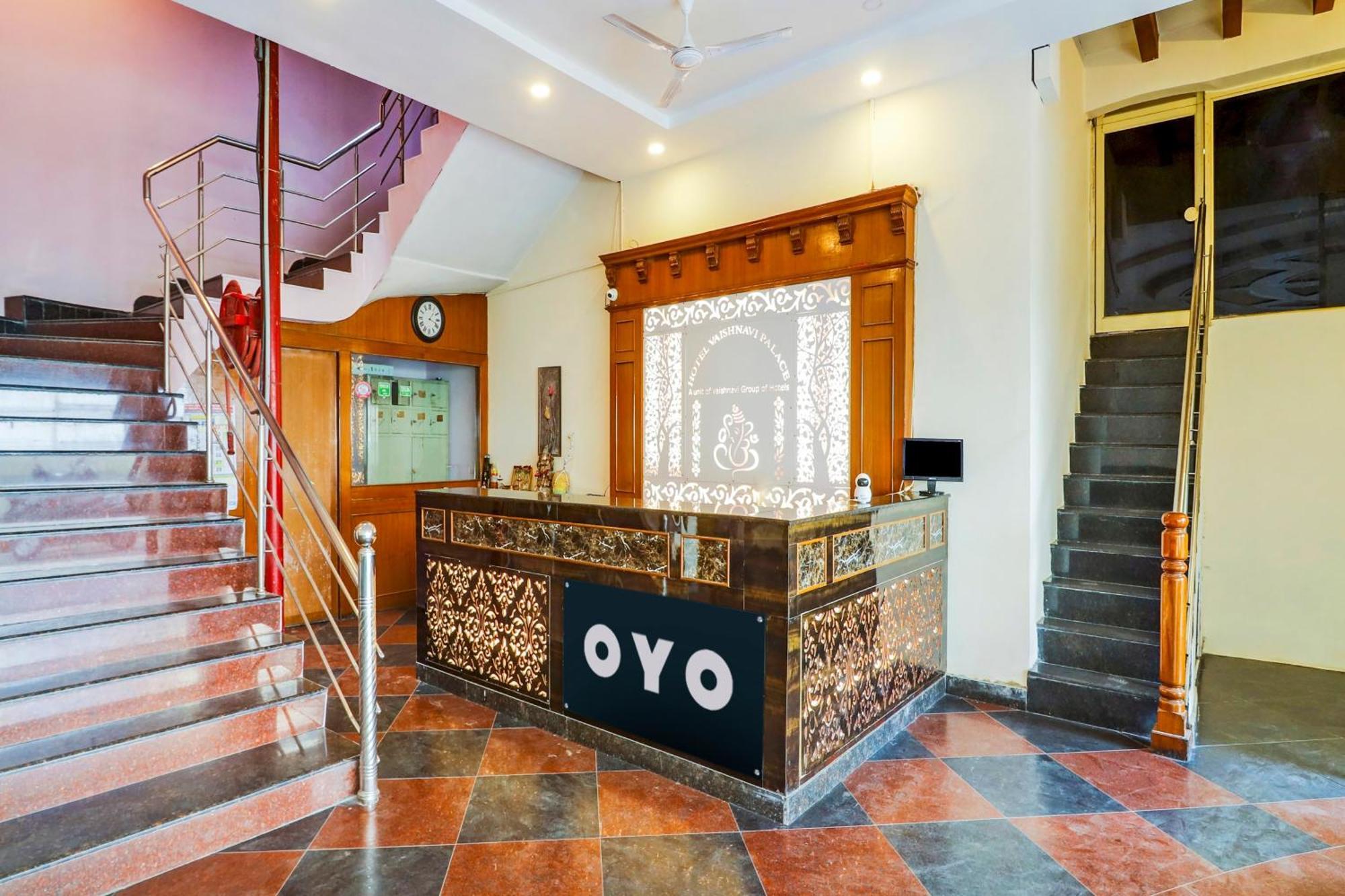 Super Oyo 77115 Flagship Hotel Vaishnavi Palace Hyderabad Exterior photo