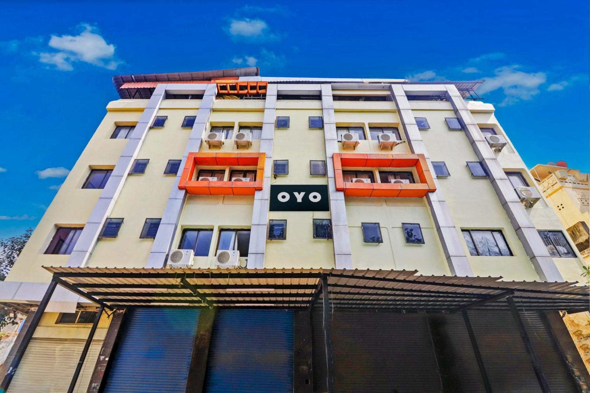 Super Oyo 77115 Flagship Hotel Vaishnavi Palace Hyderabad Exterior photo